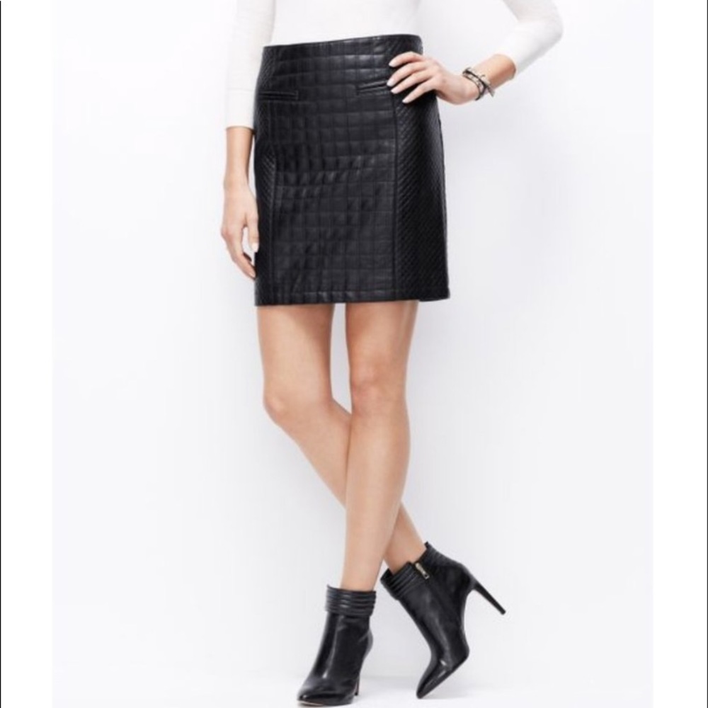 ANN TAYLOR | Faux Leather Black Mini Skirt; Women’s Size 10P